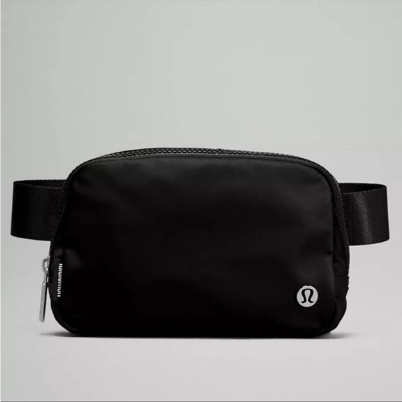 NWT Lululemon Black Everywhere Belt Bag 1L - Picture 14 of 16